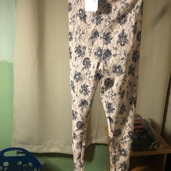 Layered in Lace leggings XS - Picture 3 of 3